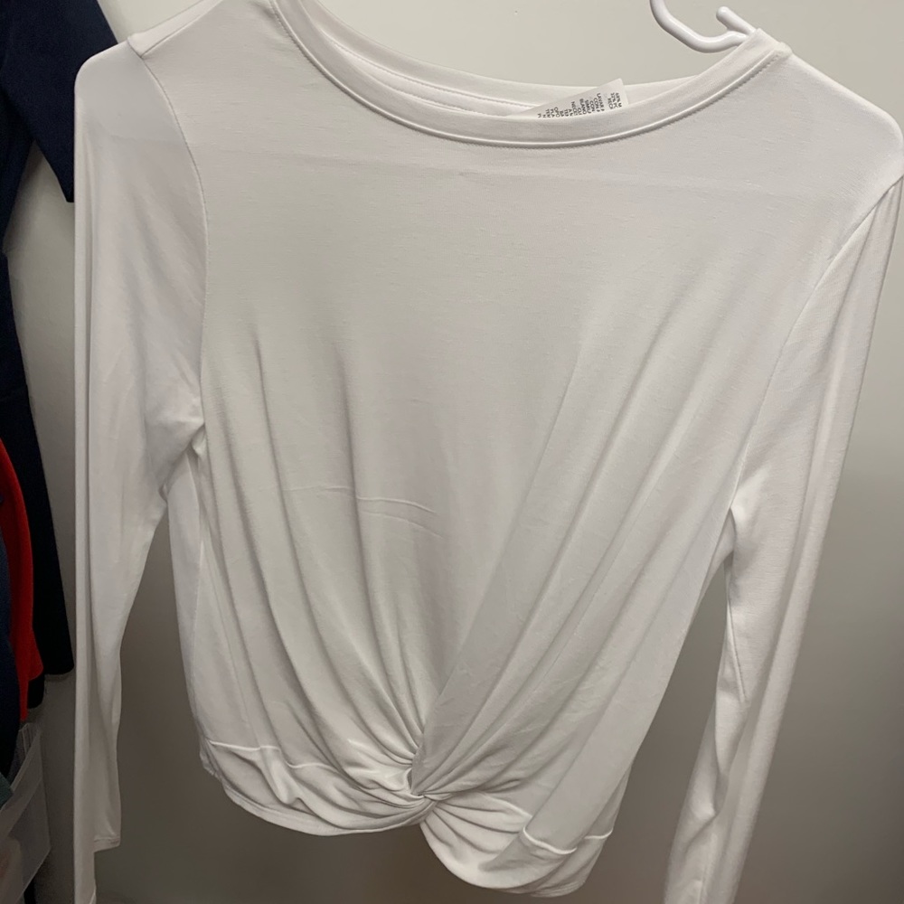 NWOT Twist Front Athletic Top